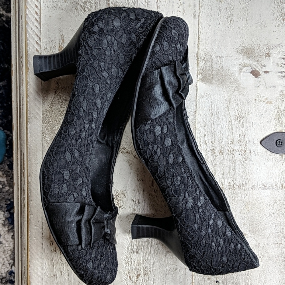 NWOT lace heels